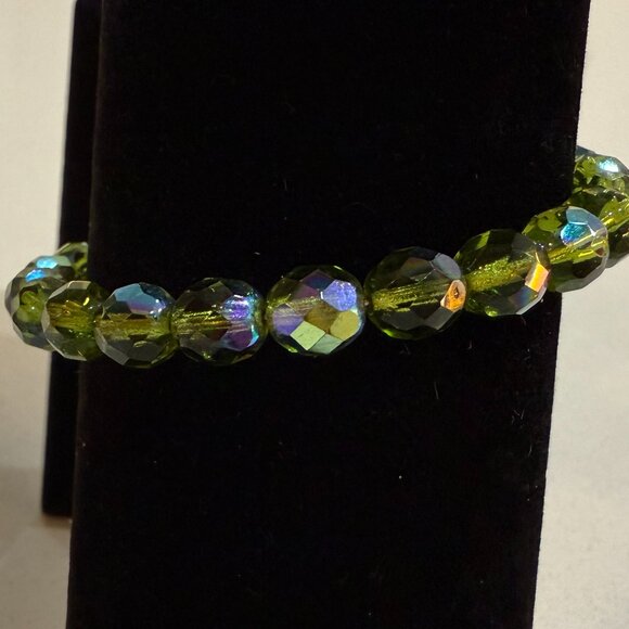 Green Glass Bead Faceted Bracelet - Picture 2 of 5